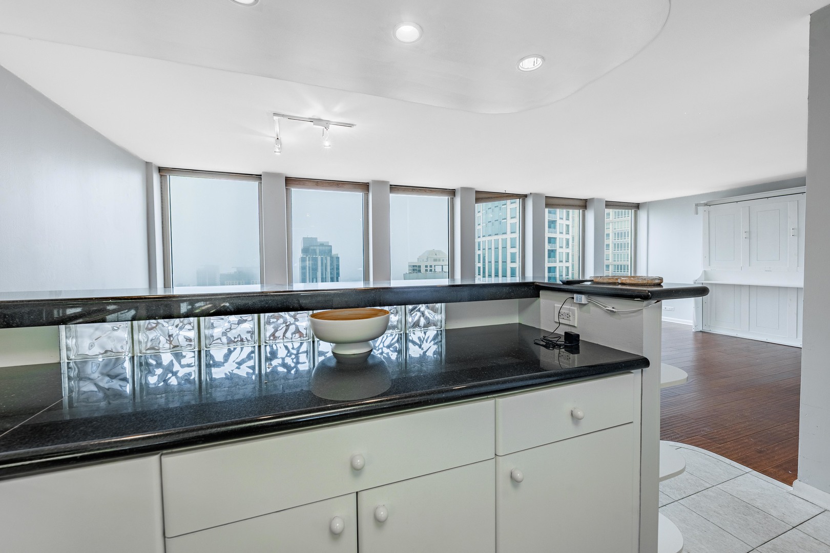 111 E Chestnut Street Unit: 40D