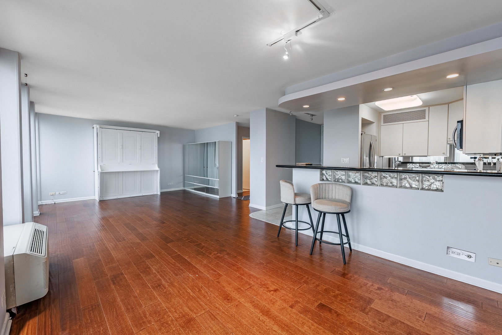111 E Chestnut Street Unit: 40D