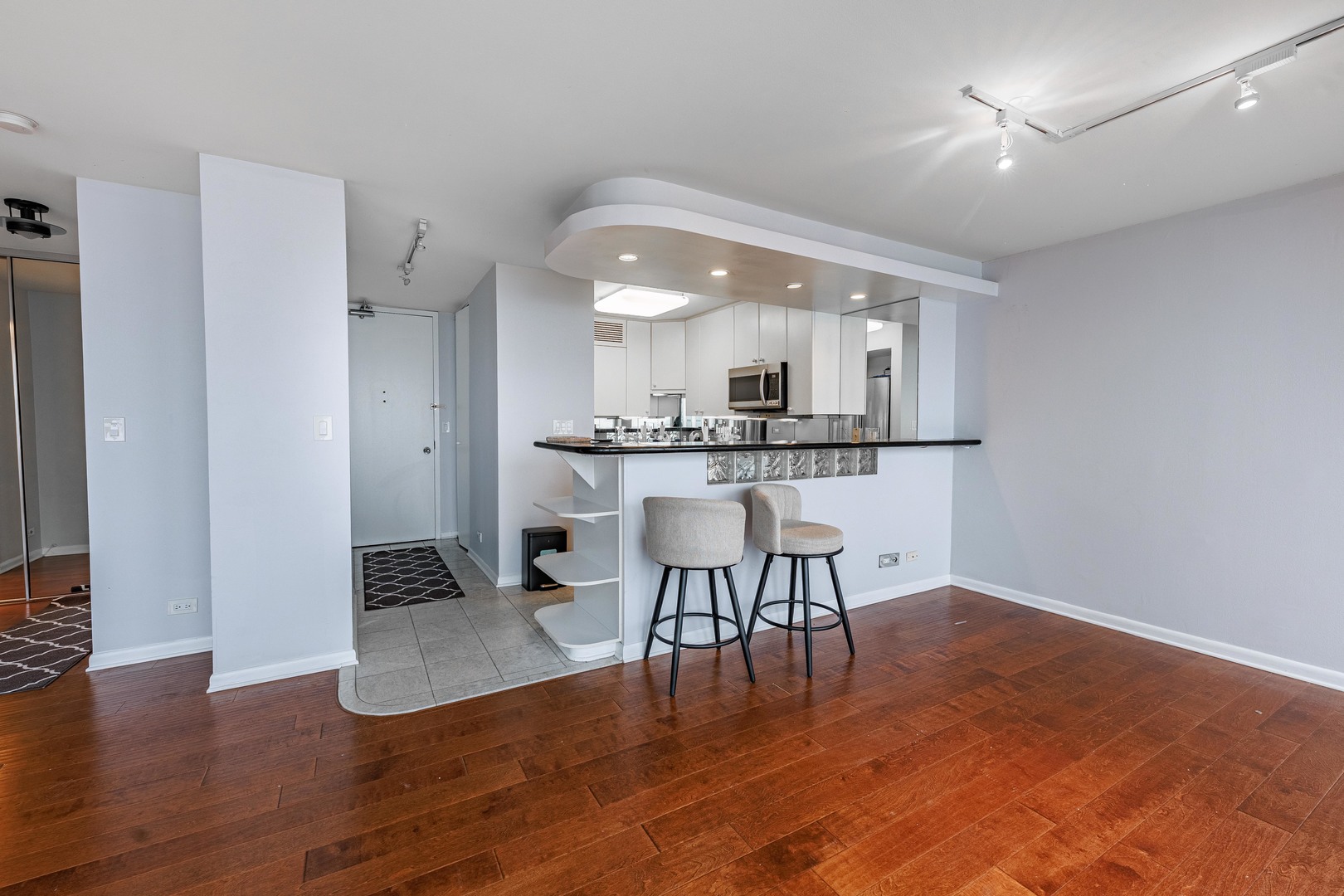 111 E Chestnut Street Unit: 40D
