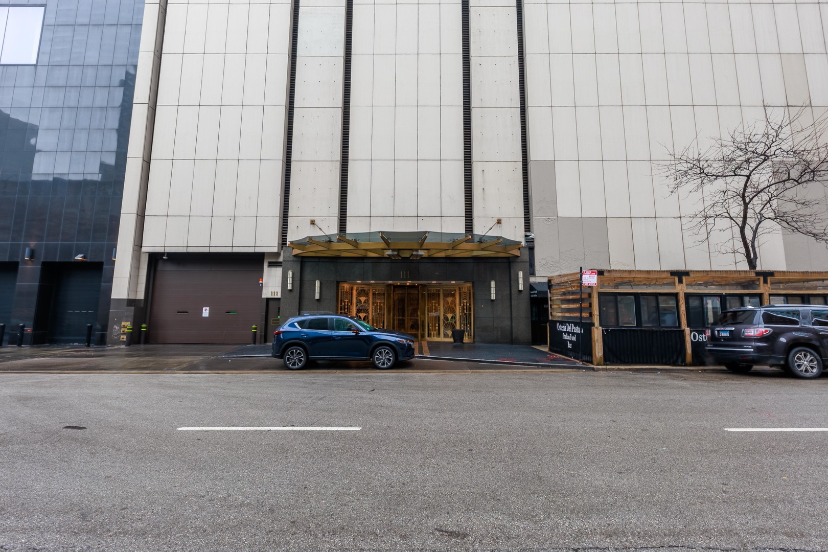 111 E Chestnut Street Unit: 40D