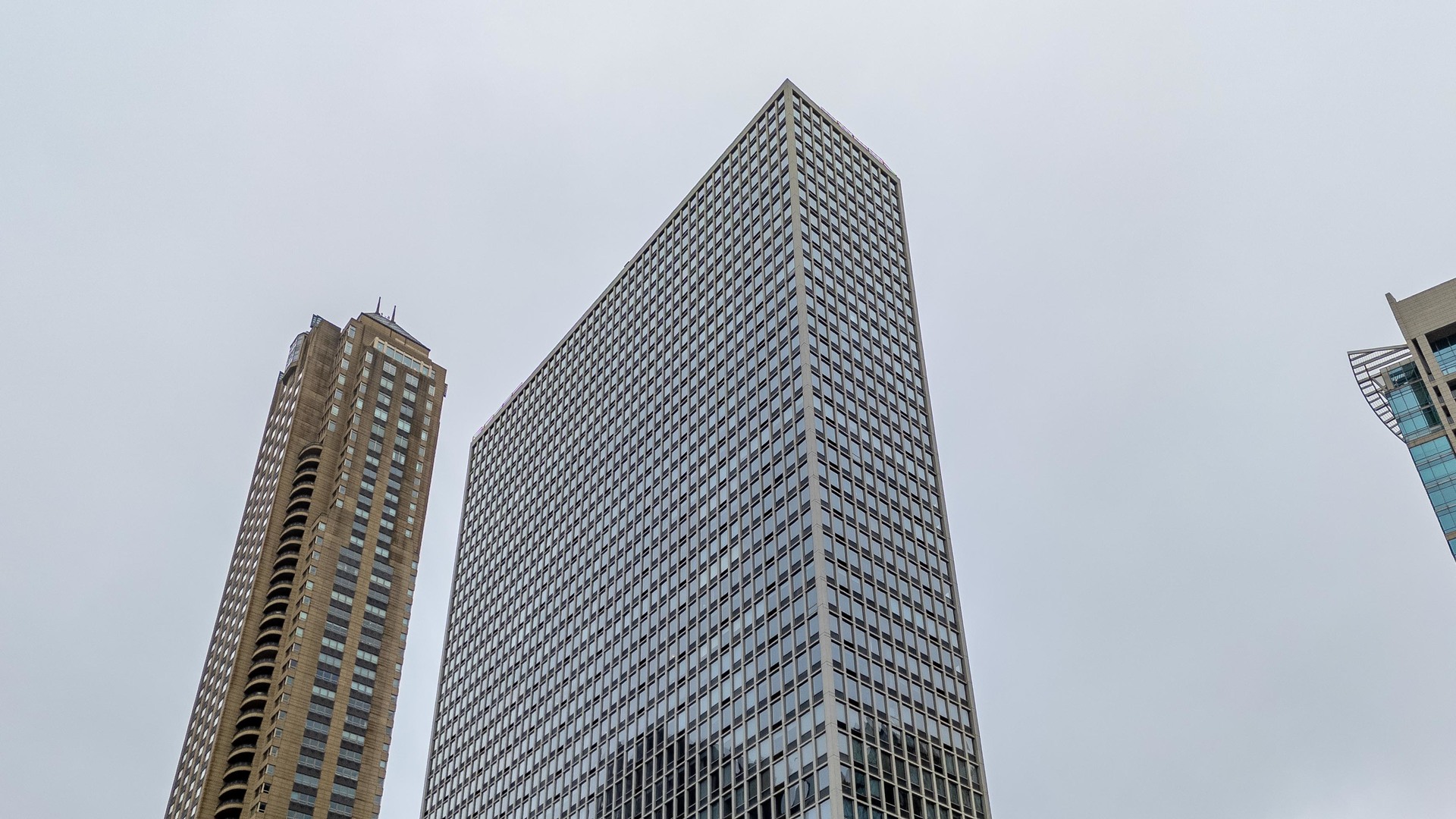 111 E Chestnut Street Unit: 40D