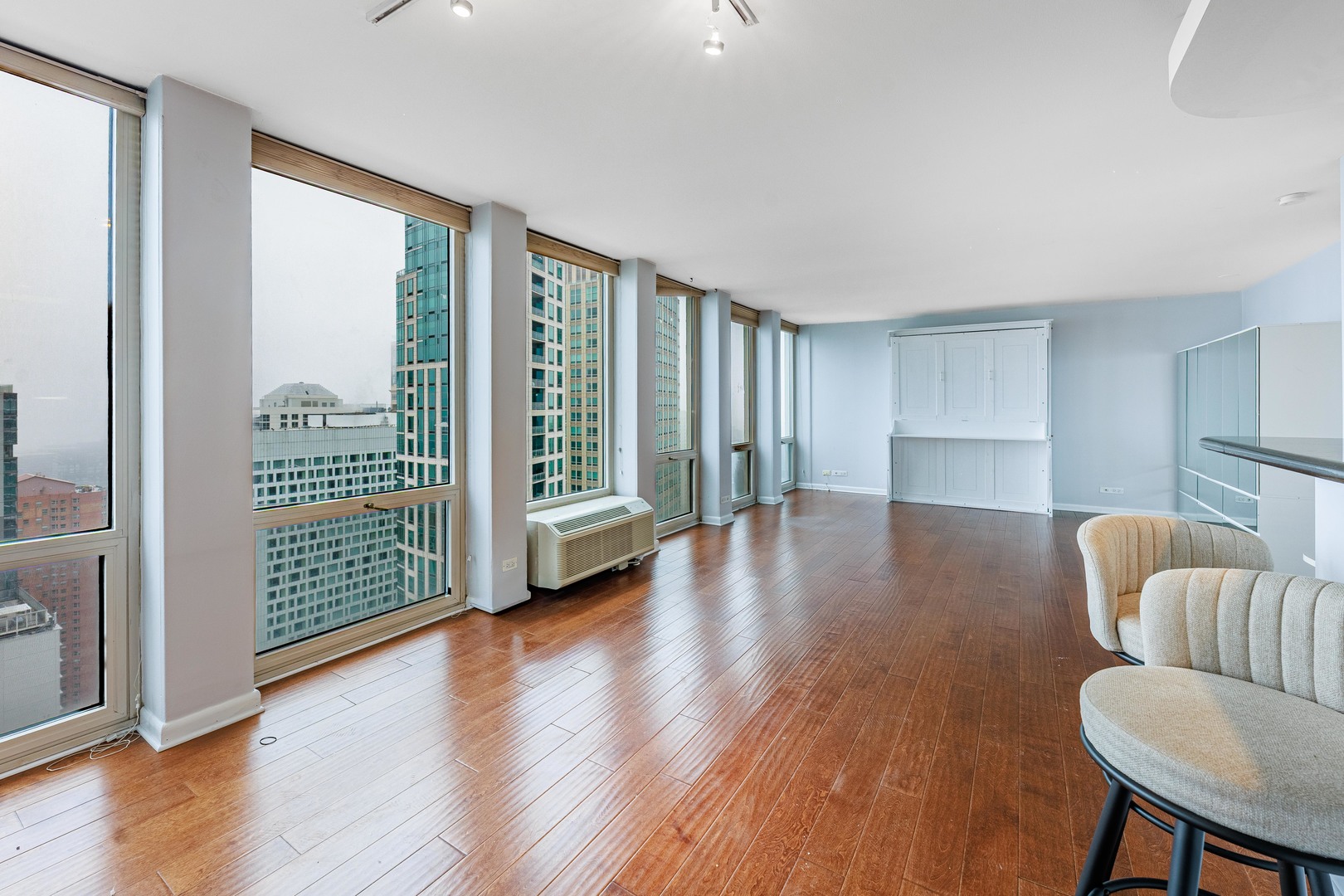 111 E Chestnut Street Unit: 40D
