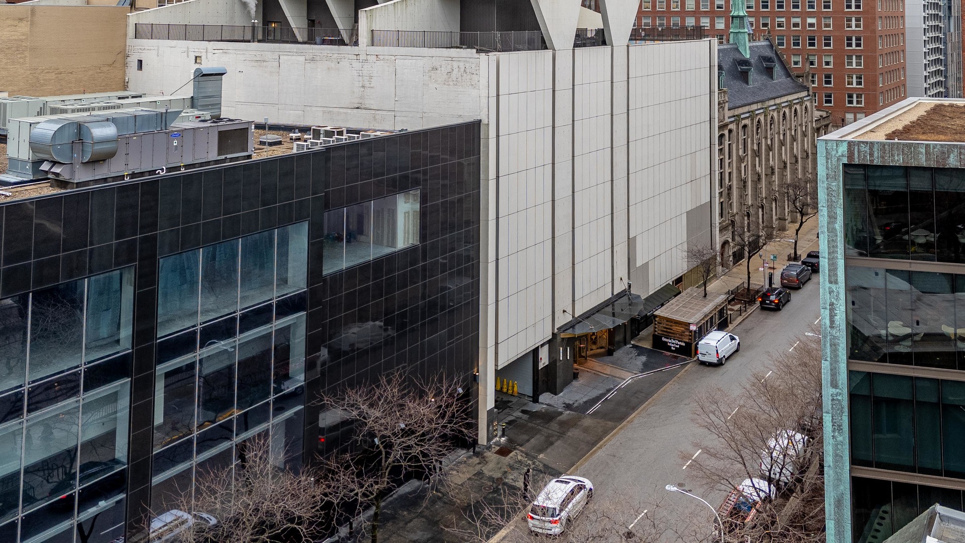 111 E Chestnut Street Unit: 40D