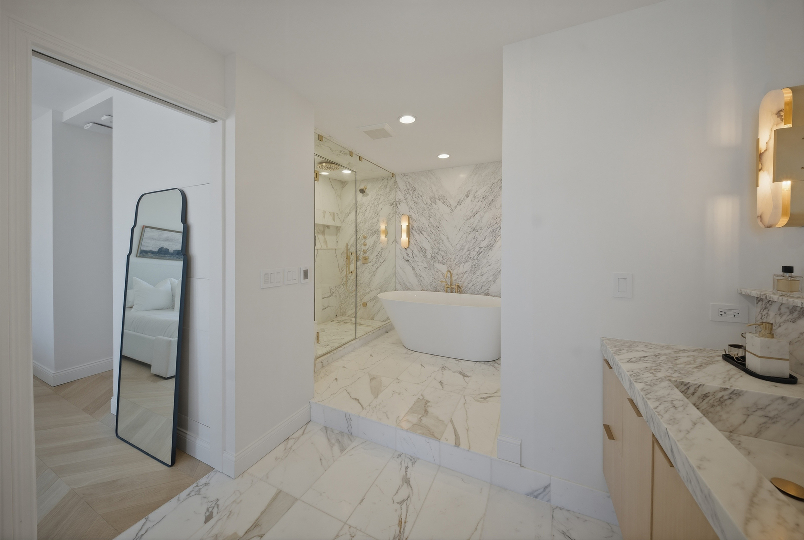 111 E Chestnut Street Unit: PHAB