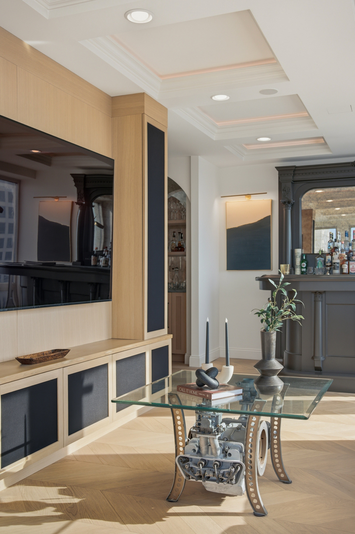 111 E Chestnut Street Unit: PHAB