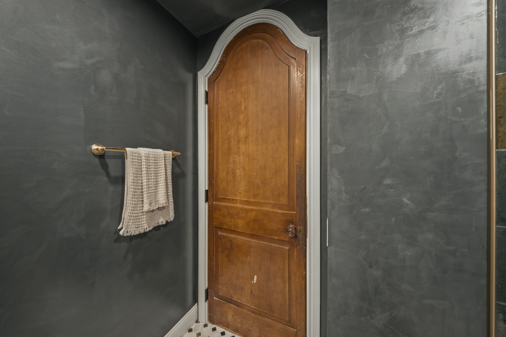 111 E Chestnut Street Unit: PHAB