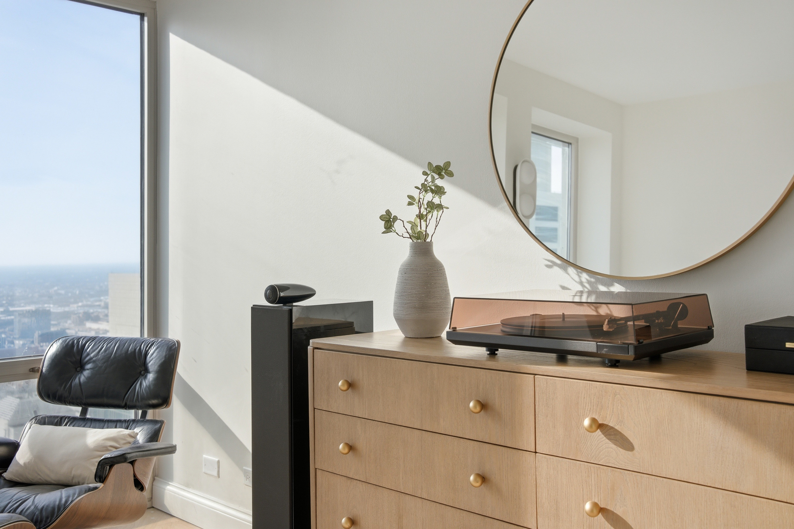 111 E Chestnut Street Unit: PHAB