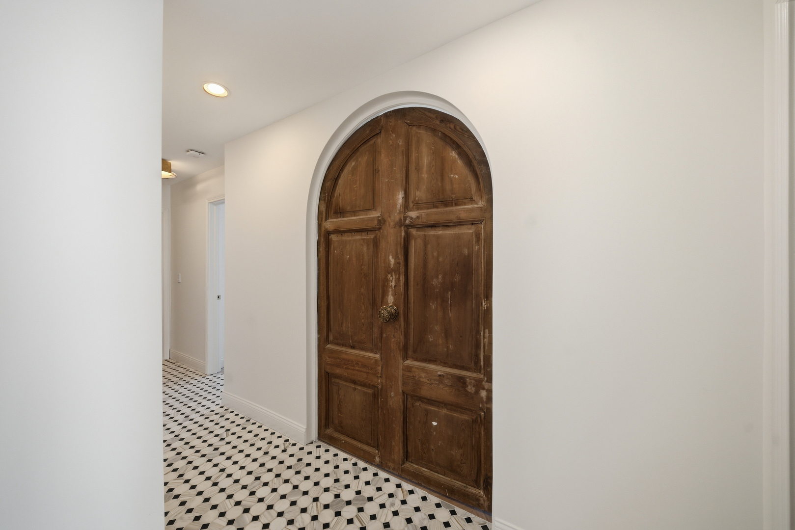 111 E Chestnut Street Unit: PHAB