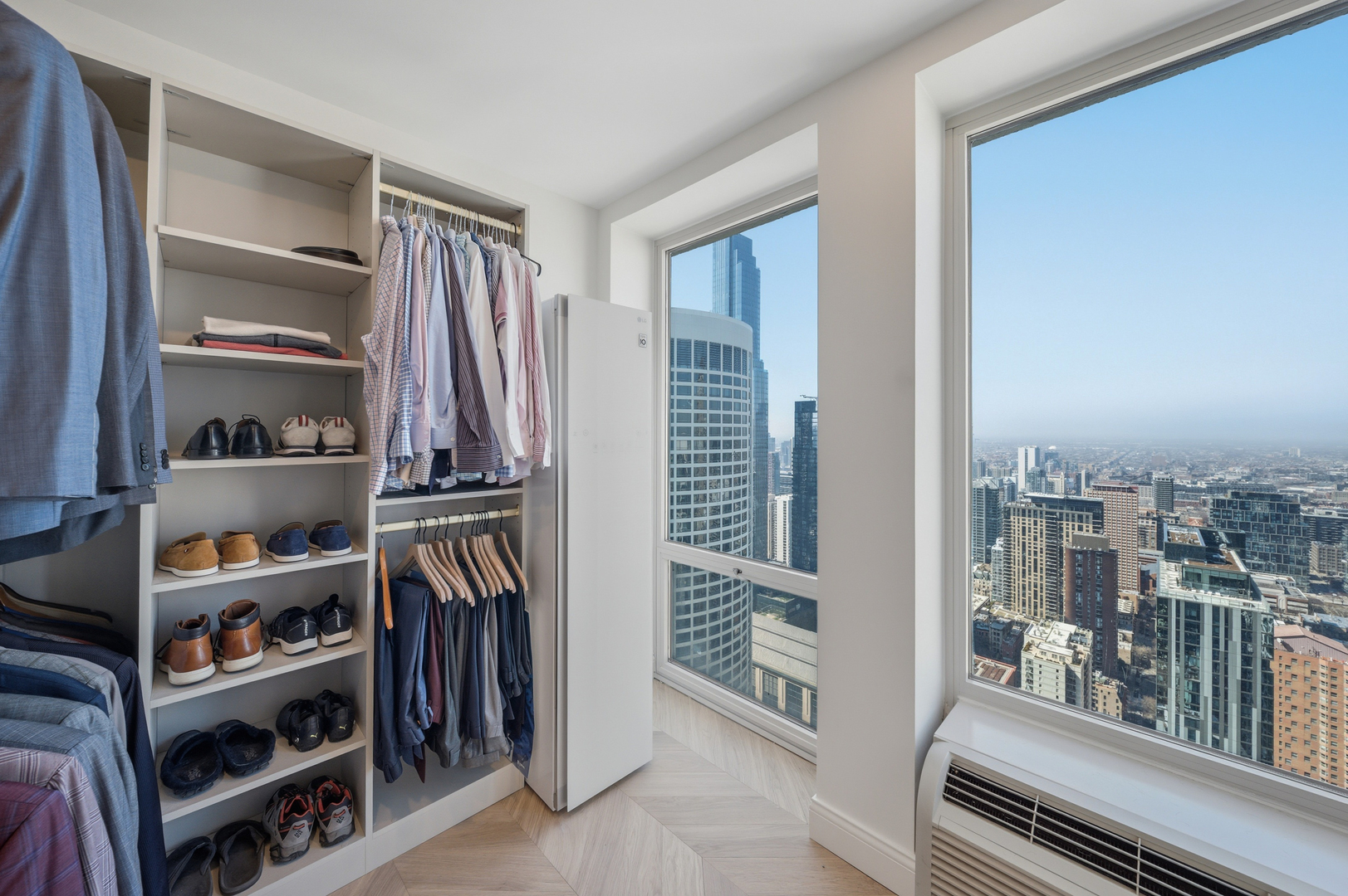 111 E Chestnut Street Unit: PHAB