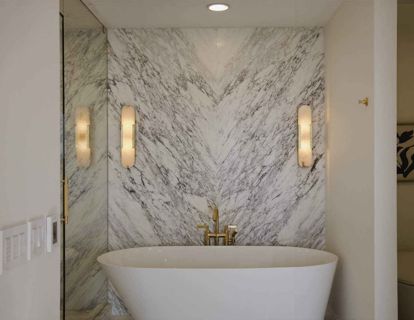 111 E Chestnut Street Unit: PHAB