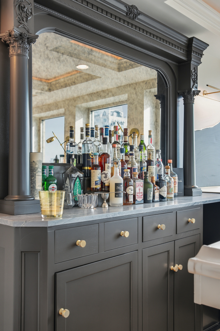 111 E Chestnut Street Unit: PHAB