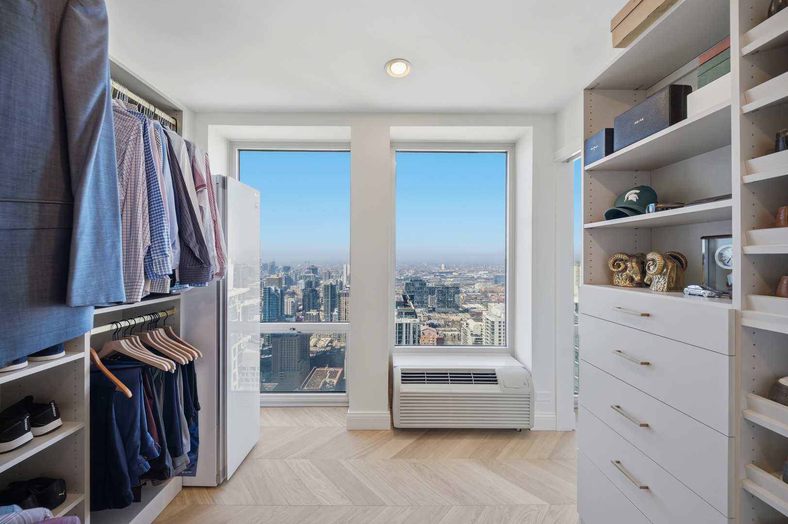 111 E Chestnut Street Unit: PHAB