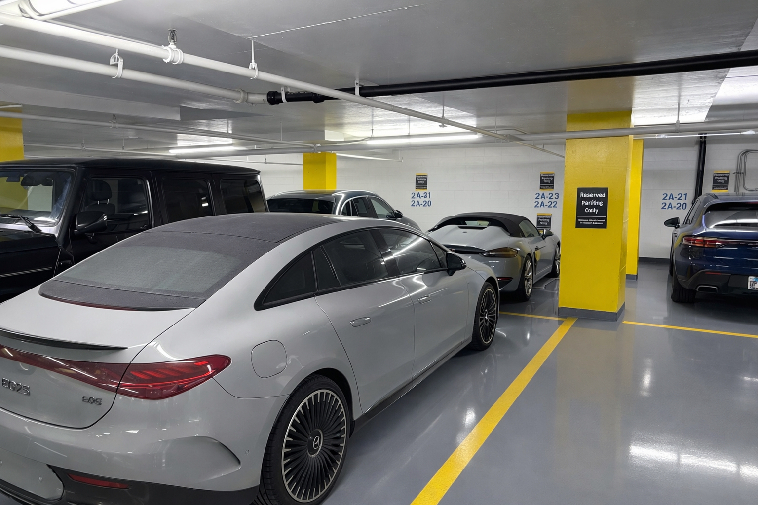 111 E Chestnut Street Unit: PHAB