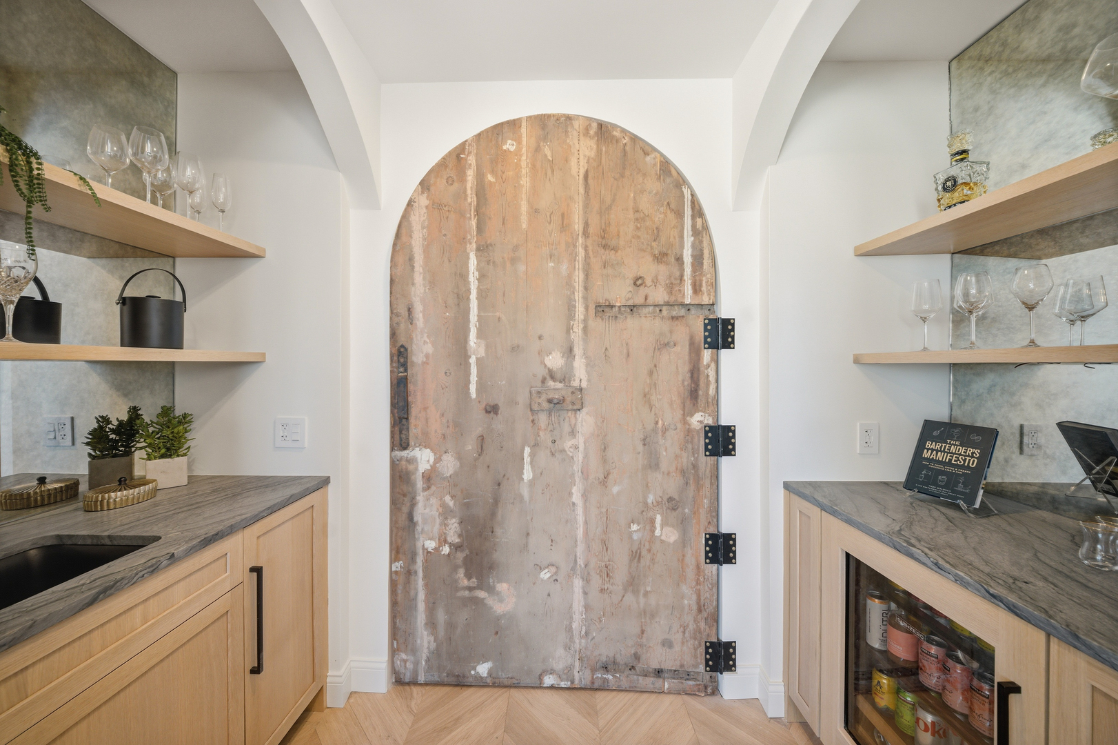 111 E Chestnut Street Unit: PHAB