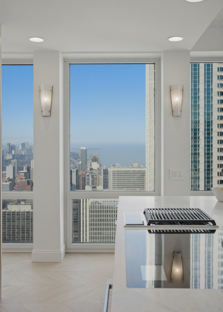 111 E Chestnut Street Unit: PHAB