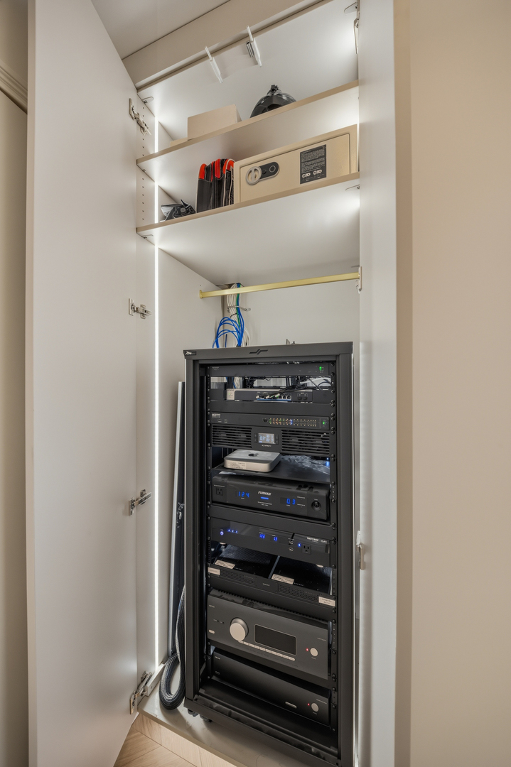 111 E Chestnut Street Unit: PHAB