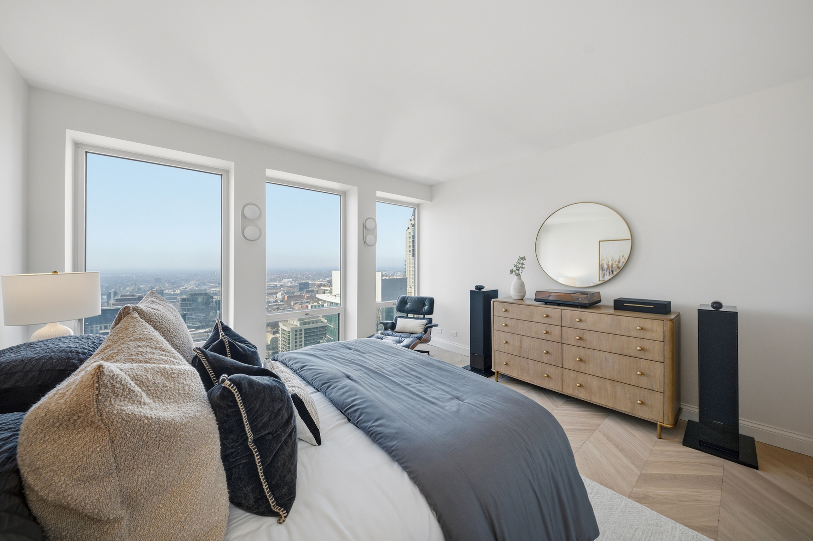 111 E Chestnut Street Unit: PHAB