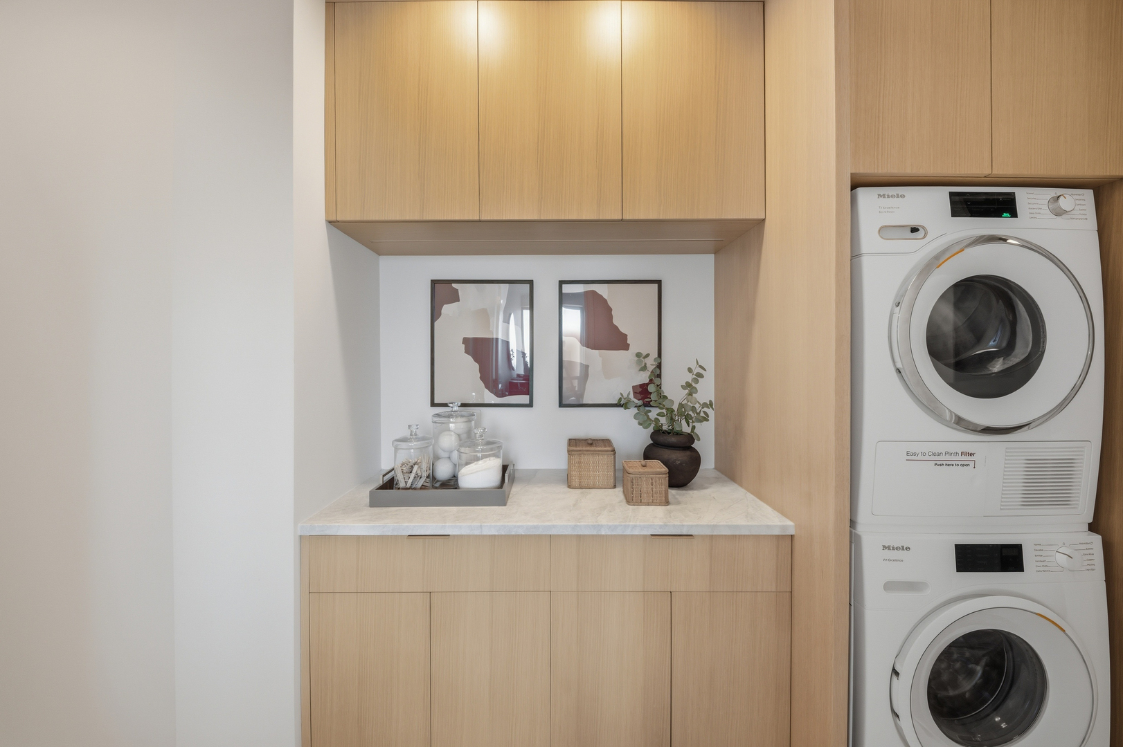 111 E Chestnut Street Unit: PHAB