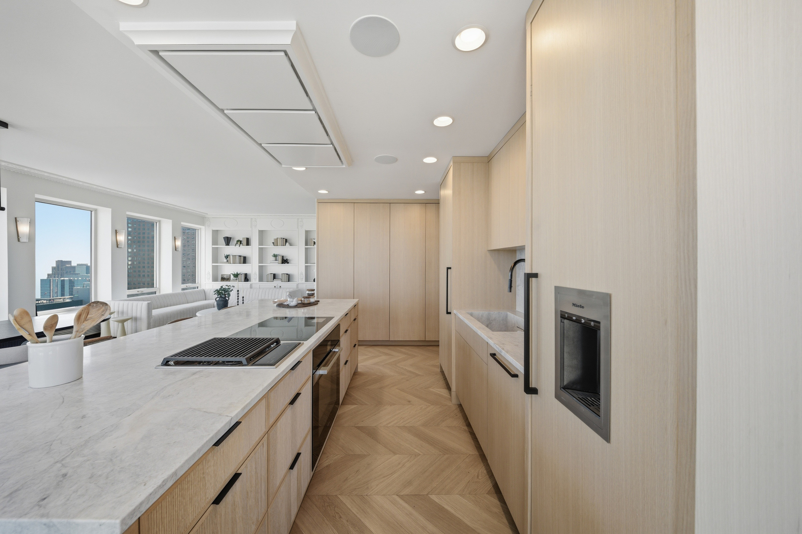 111 E Chestnut Street Unit: PHAB