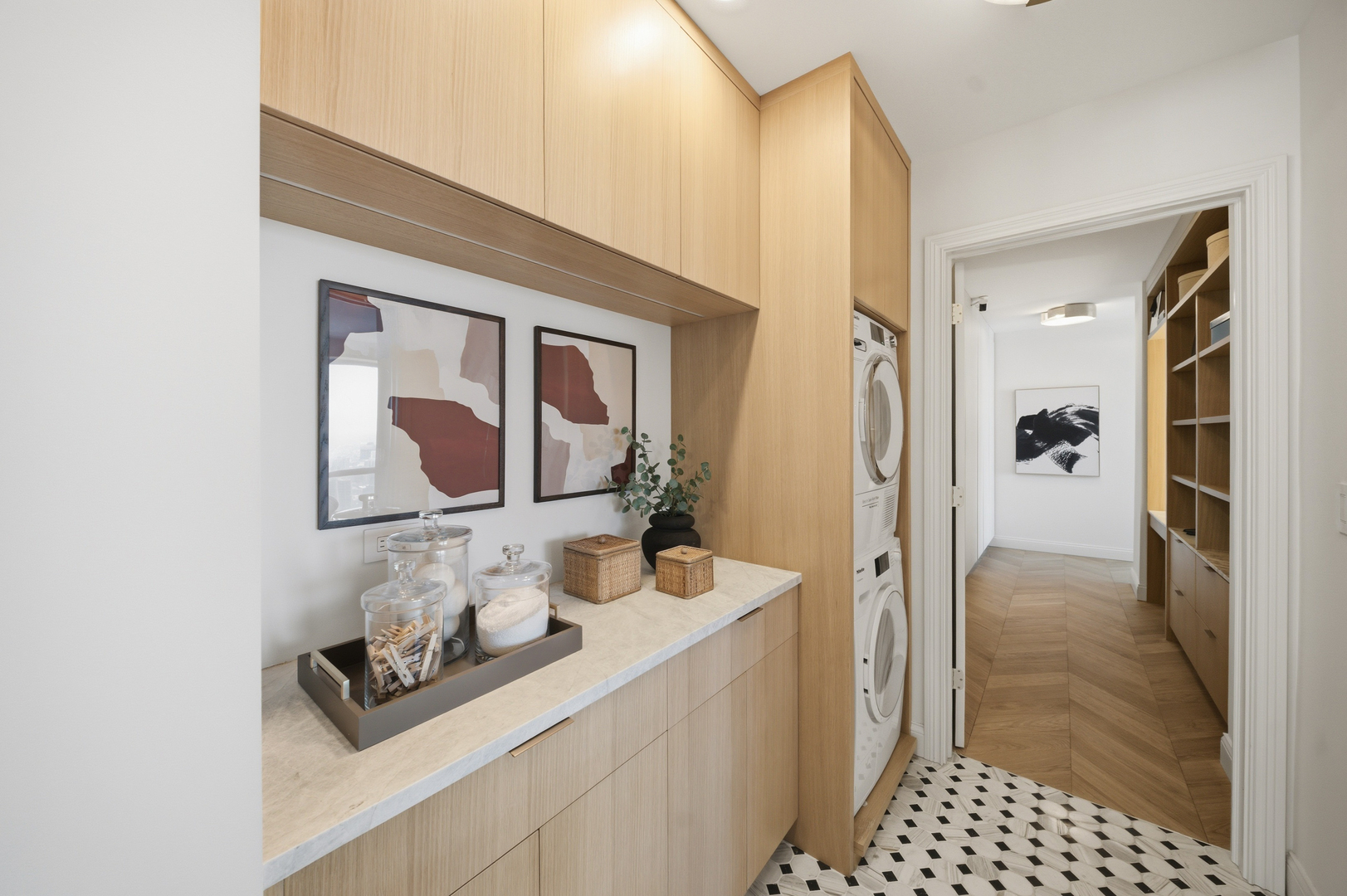 111 E Chestnut Street Unit: PHAB
