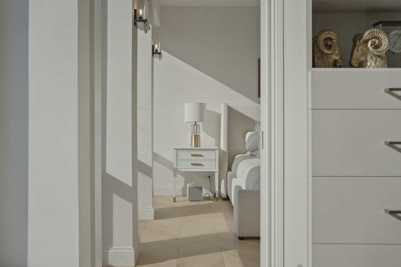 111 E Chestnut Street Unit: PHAB