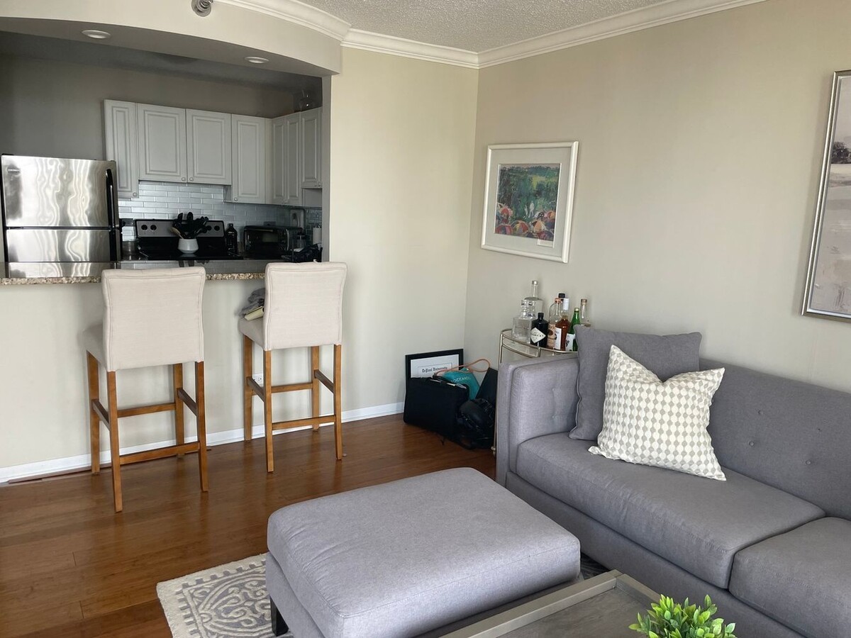111 W Maple Street Unit: 1810