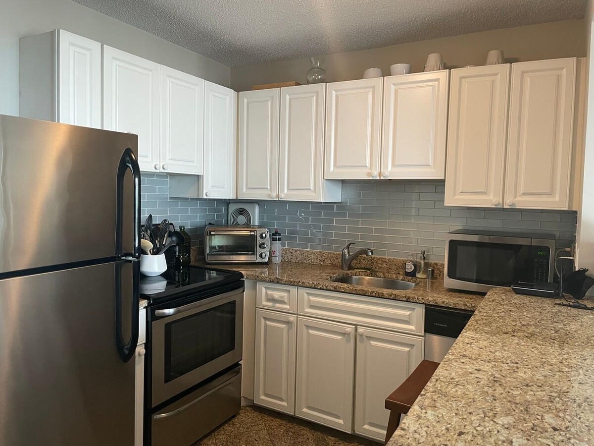 111 W Maple Street Unit: 1810