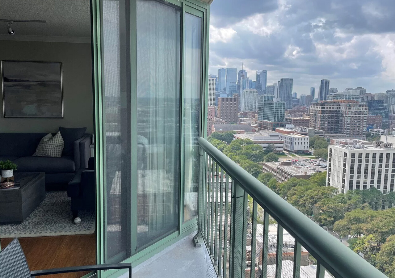 111 W Maple Street Unit: 1810