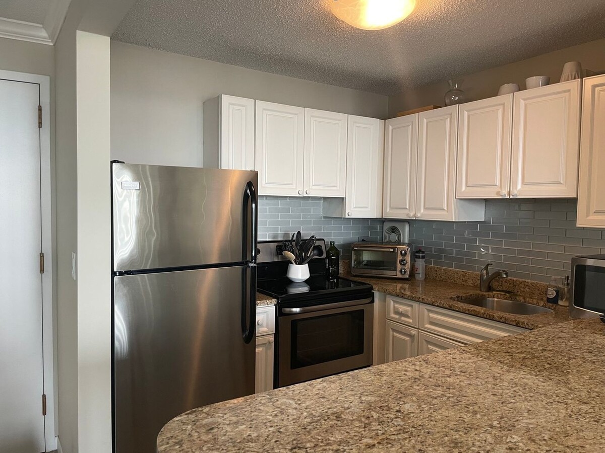 111 W Maple Street Unit: 1810