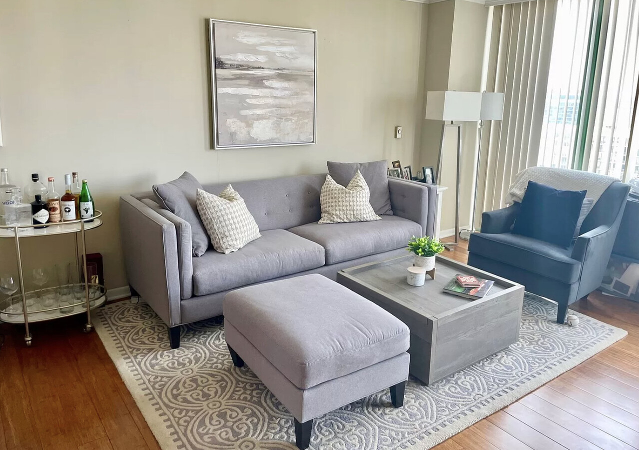 111 W Maple Street Unit: 1810