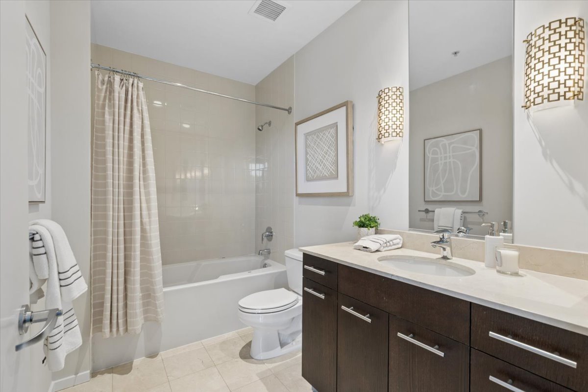 240 E Illinois Street Unit: 3101
