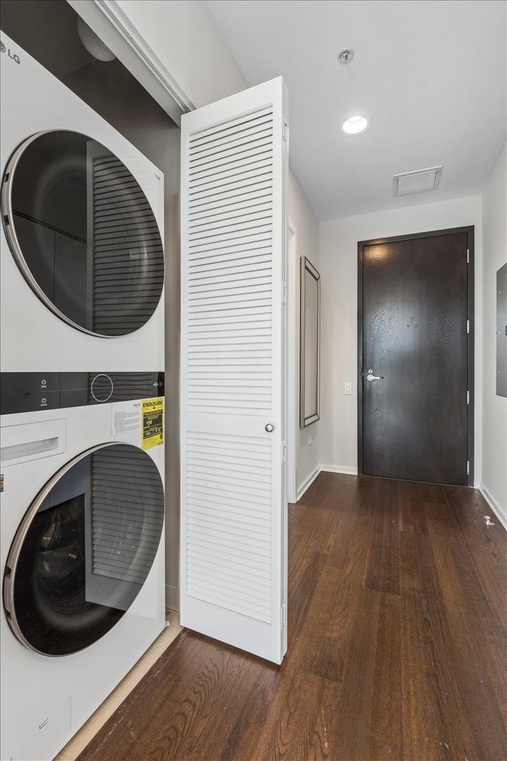 240 E Illinois Street Unit: 3101