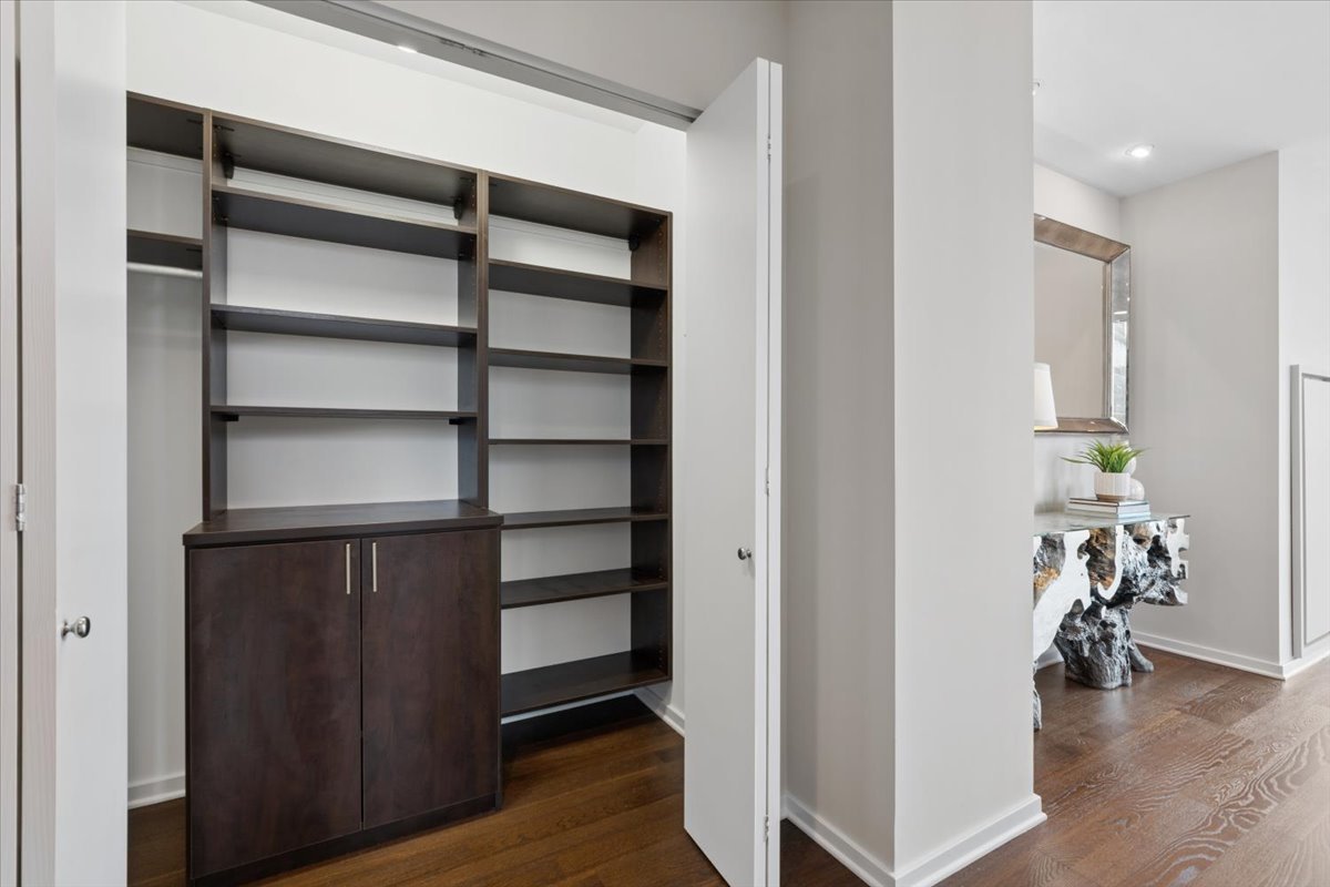 240 E Illinois Street Unit: 3101
