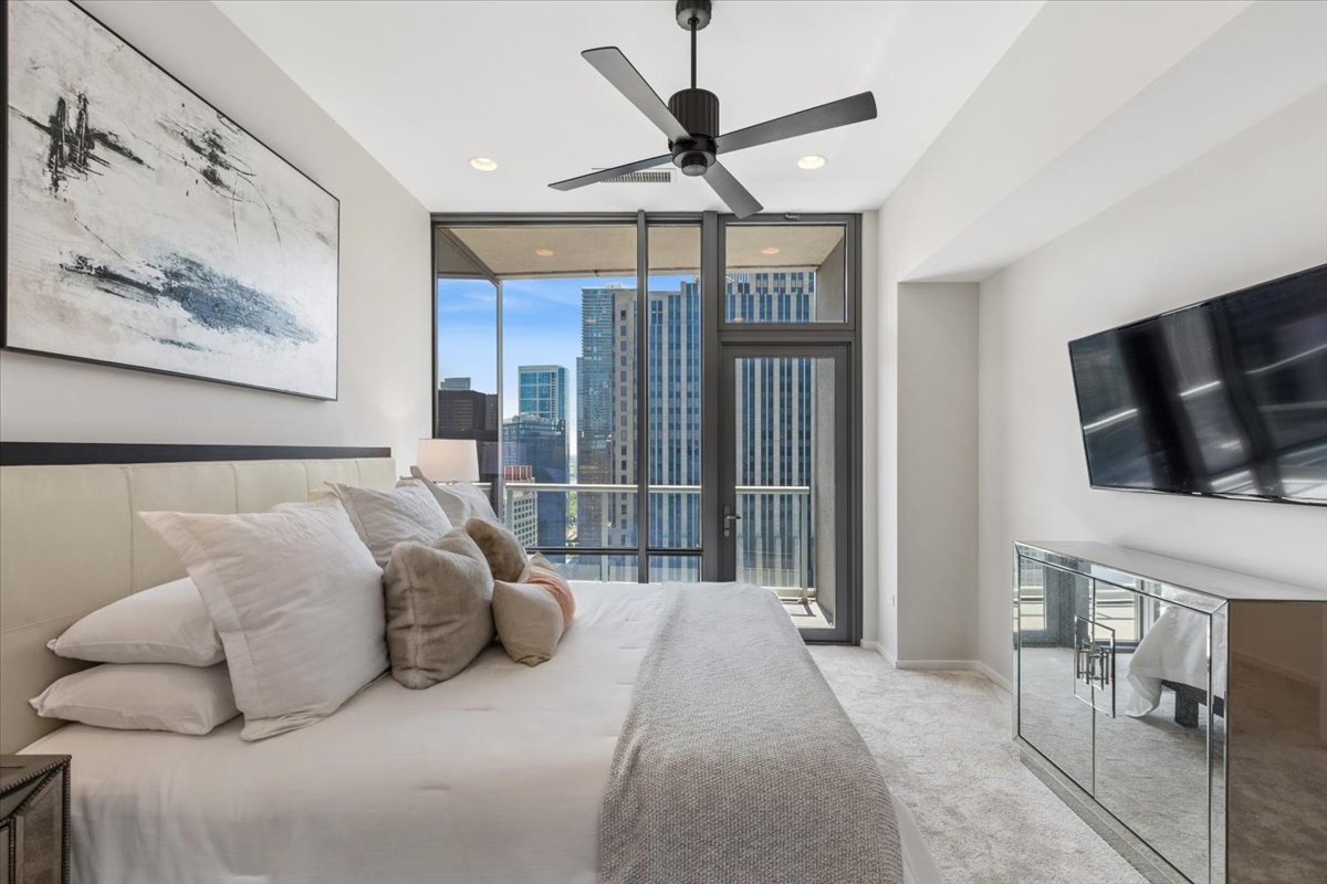 240 E Illinois Street Unit: 3101