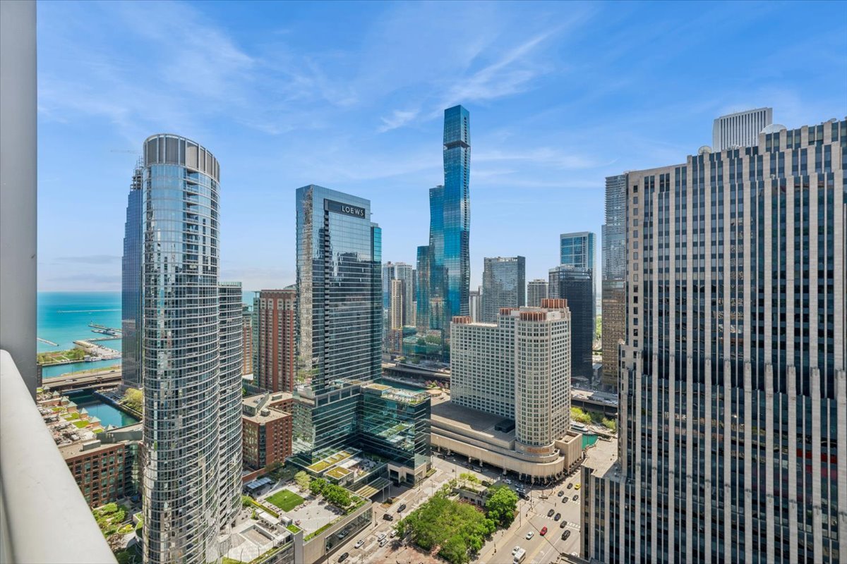 240 E Illinois Street Unit: 3101