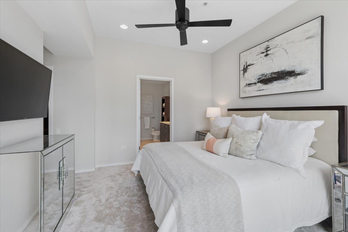 240 E Illinois Street Unit: 3101