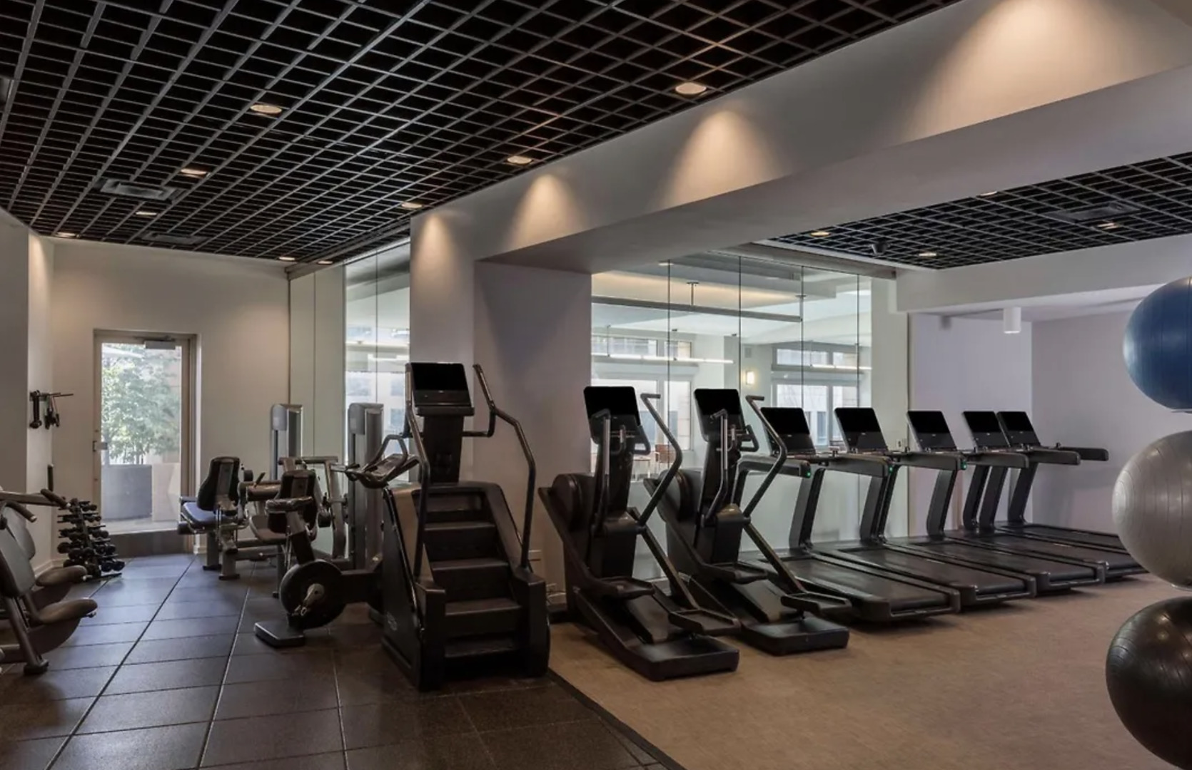800 N Michigan Avenue Unit: 4703