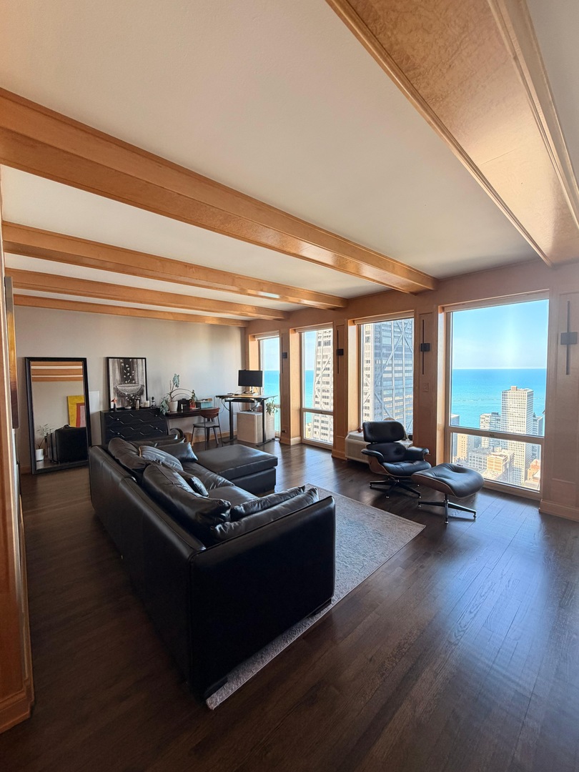 111 E Chestnut Street Unit: 57H