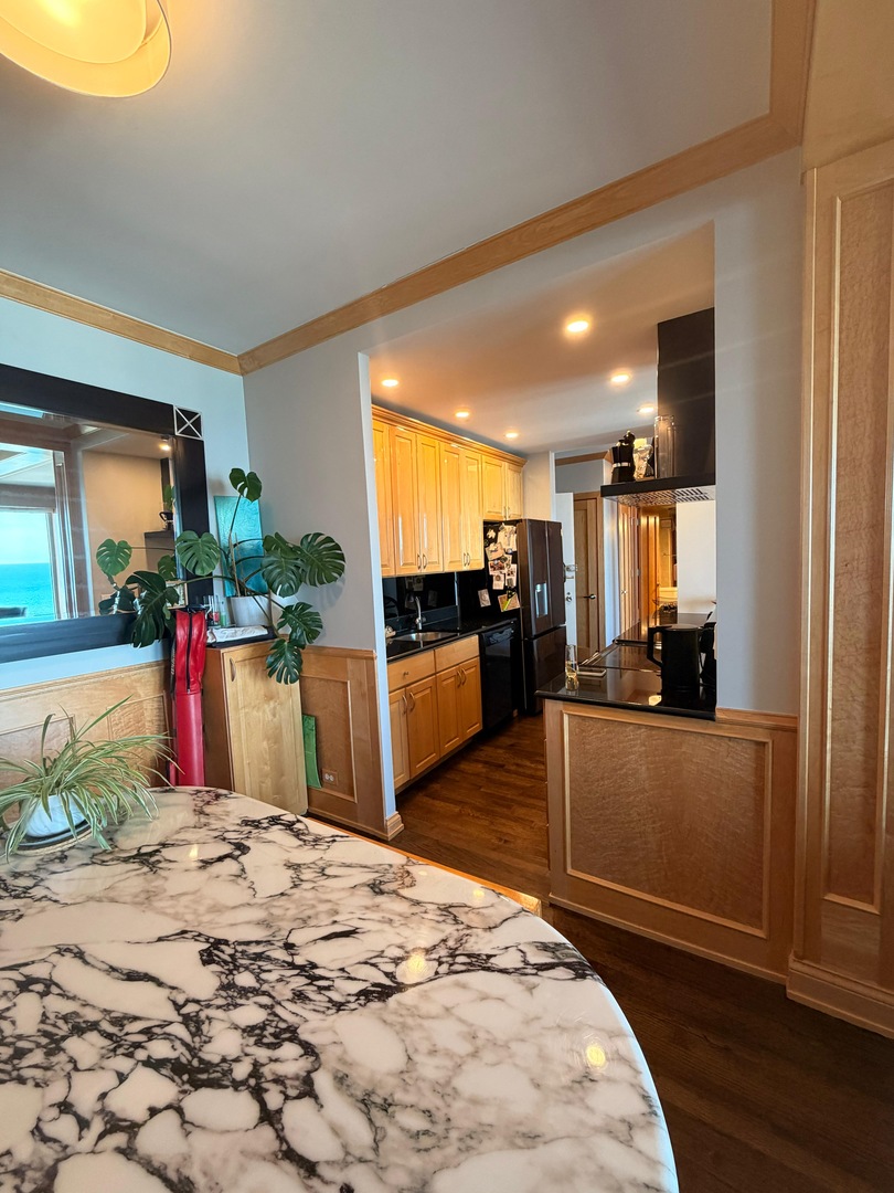 111 E Chestnut Street Unit: 57H