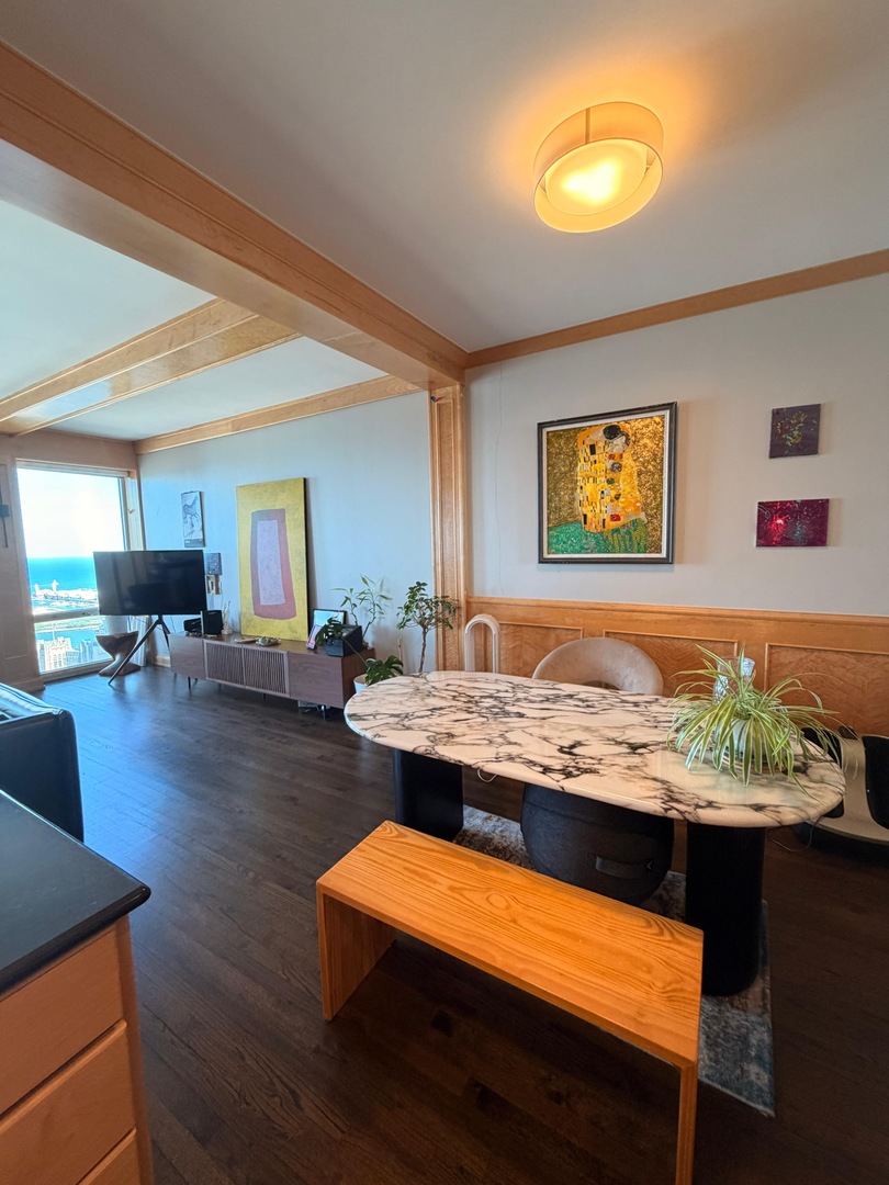 111 E Chestnut Street Unit: 57H