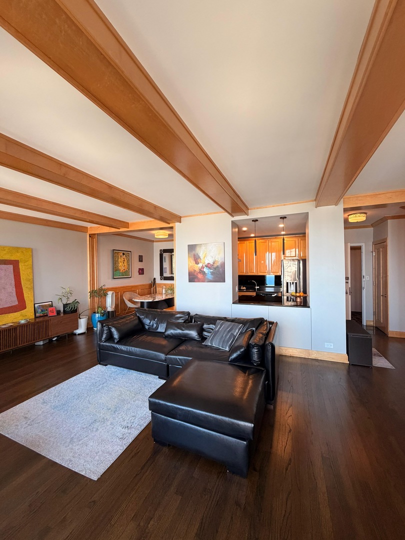 111 E Chestnut Street Unit: 57H