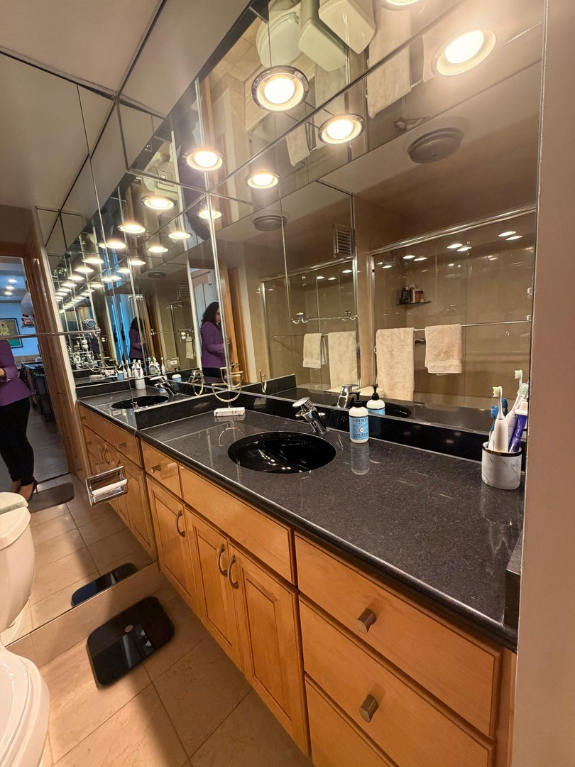111 E Chestnut Street Unit: 57H