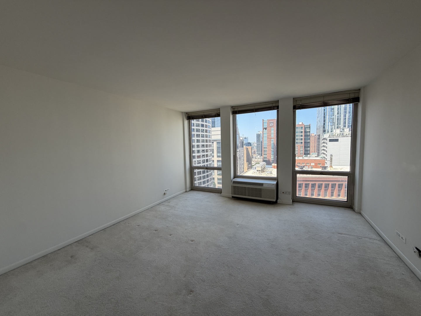 111 E Chestnut Street Unit: 24G