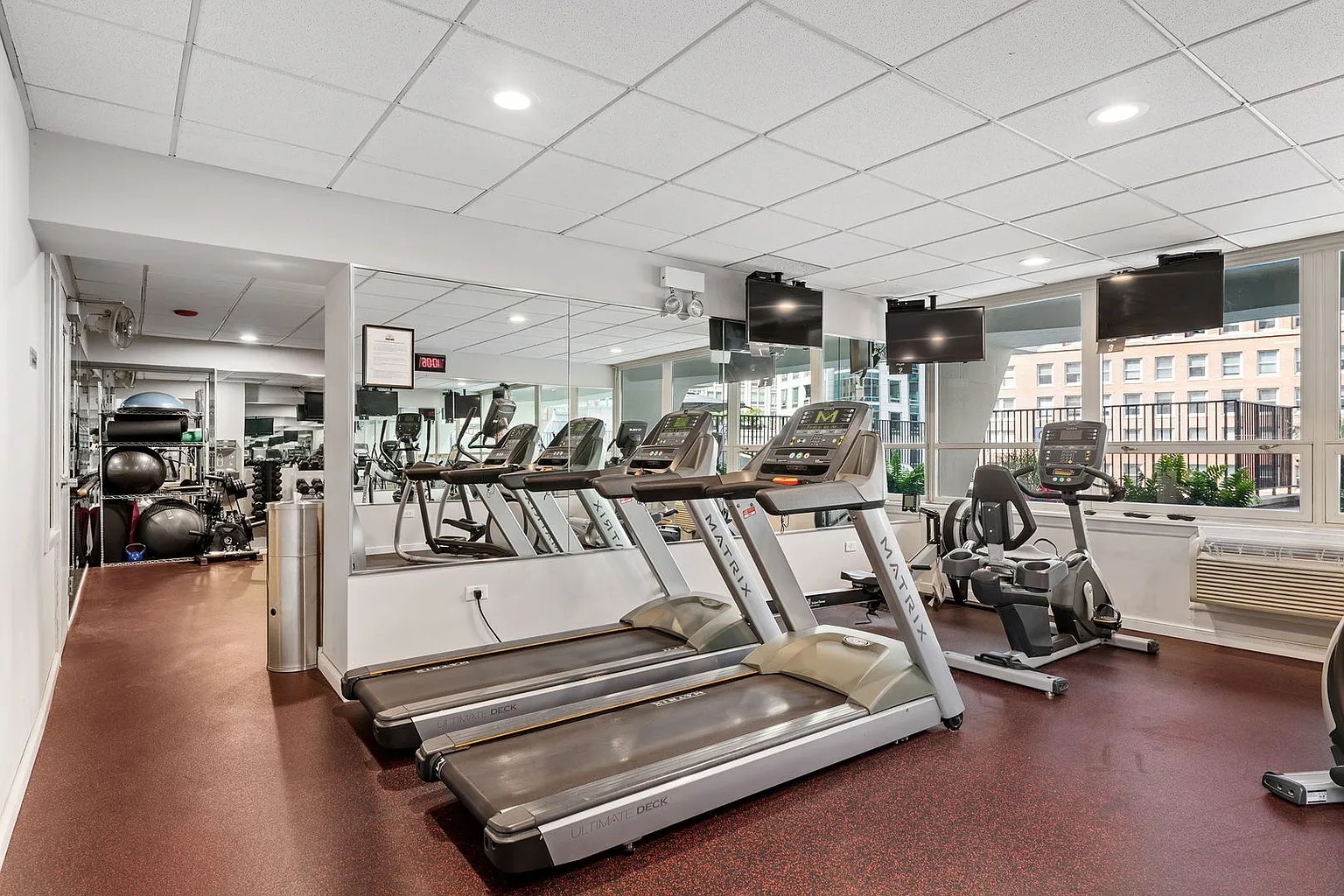 111 E Chestnut Street Unit: 24G