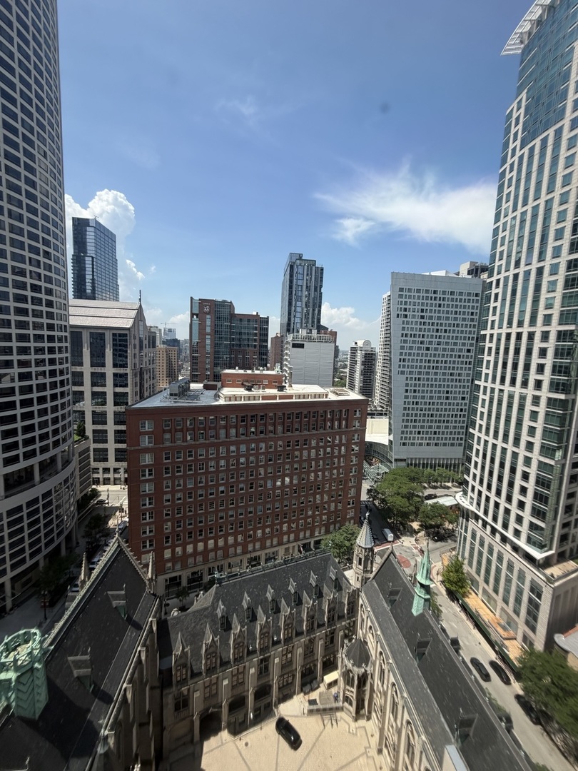 111 E Chestnut Street Unit: 24G