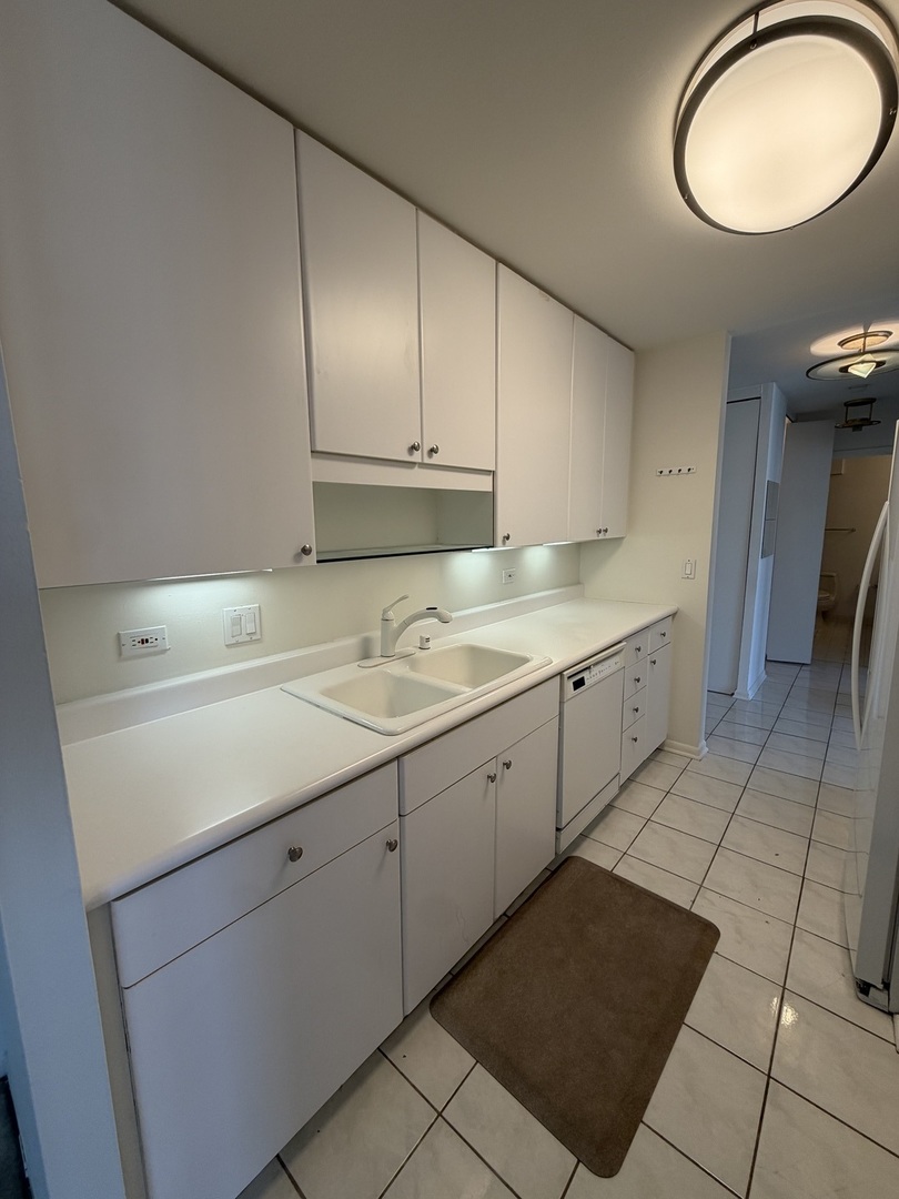 111 E Chestnut Street Unit: 24G