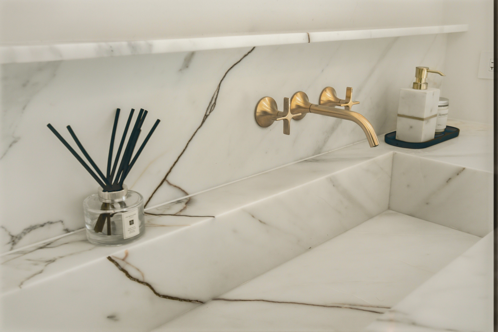 111 E Chestnut Street Unit: PH-AB