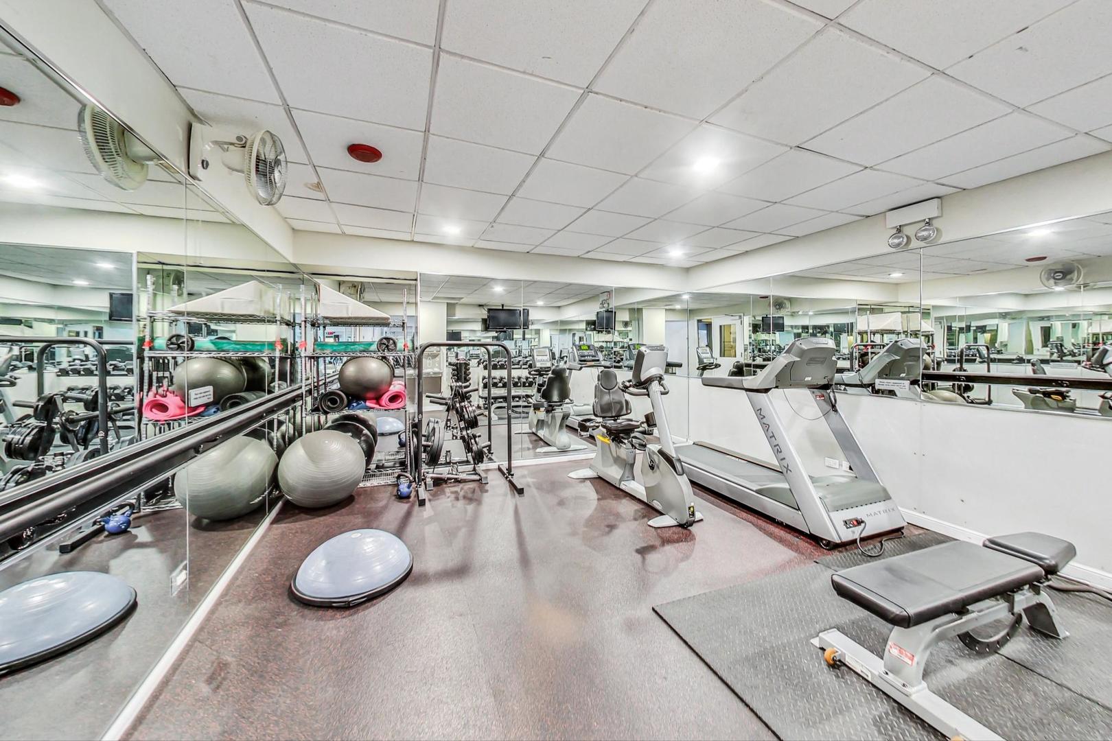 111 E Chestnut Street Unit: PH-AB