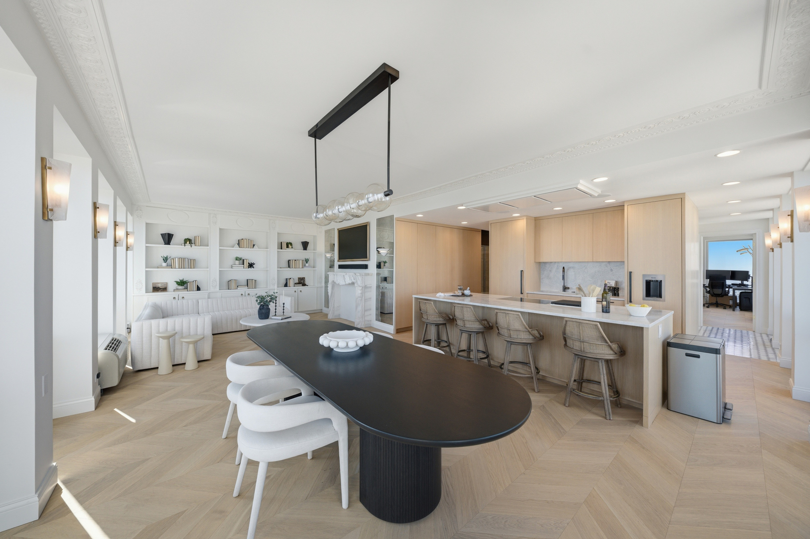 111 E Chestnut Street Unit: PH-AB