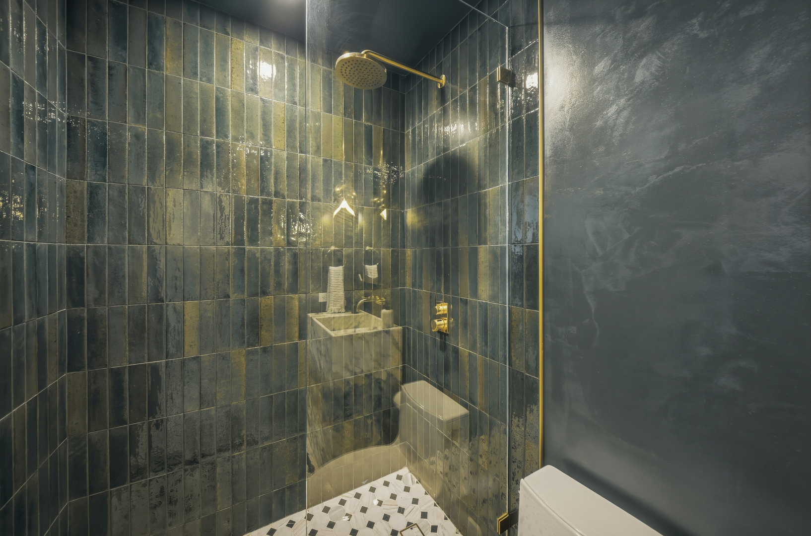 111 E Chestnut Street Unit: PH-AB